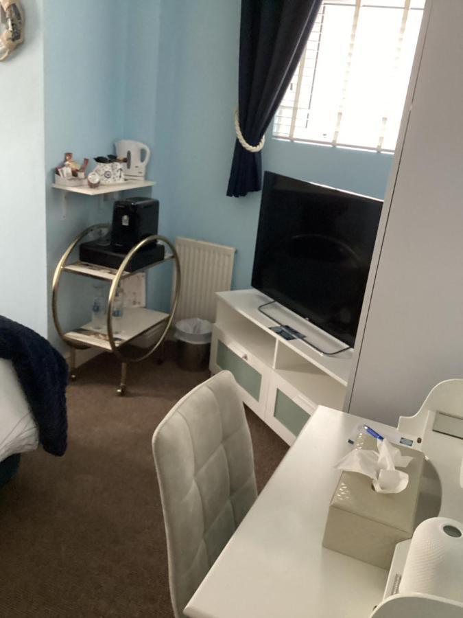 By The Seaside Bed & Breakfast Blackpool Exterior photo