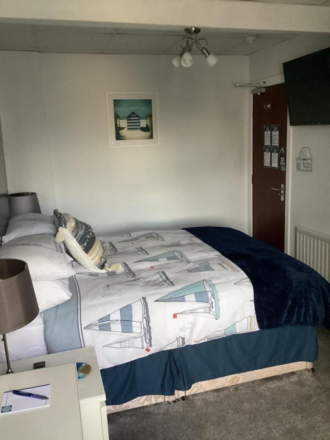 By The Seaside Bed & Breakfast Blackpool Exterior photo