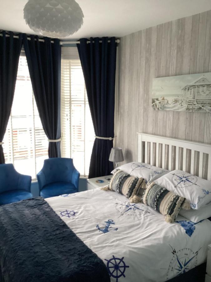By The Seaside Bed & Breakfast Blackpool Exterior photo