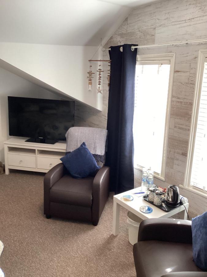 By The Seaside Bed & Breakfast Blackpool Exterior photo